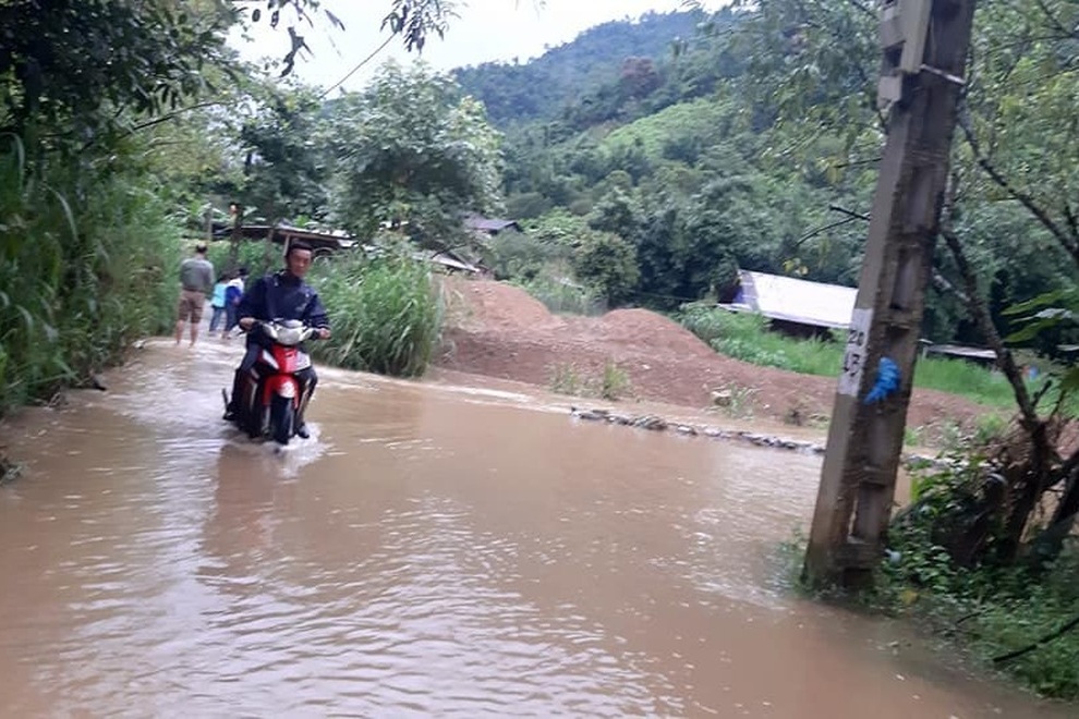 Mưa lớn suốt 24 giờ gây ngập lụt ở huyện cao nhất Nghệ An - 5 Mưa lớn suốt 24 giờ gây ngập lụt ở huyện cao nhất Nghệ An - 5