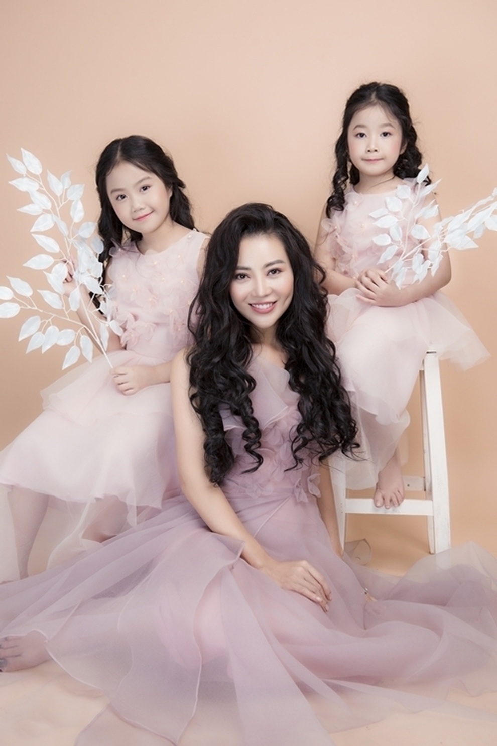 Nóng chuyện gia thế hiển hách và quá khứ ngỡ ngàng của các mỹ nhân Việt - 9 Nóng chuyện gia thế hiển hách và quá khứ ngỡ ngàng của các mỹ nhân Việt - 9