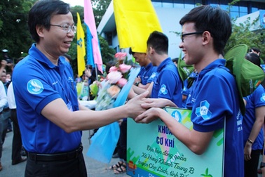 Gần 1.000 sinh viên Bách khoa TPHCM vào chiến dịch tình nguyện Mùa hè xanh