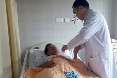 Doanh nhân trẻ đột quỵ vì hút 2 bao thuốc lá mỗi ngày