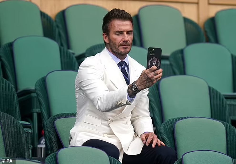 David Beckham hút ống kính phóng viên khi đi xem Wimbledon - 6 David Beckham hút ống kính phóng viên khi đi xem Wimbledon - 6