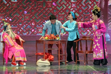 Xuân Hinh - Thanh Thanh Hiền “tung hứng” trong Gala Cười 2017