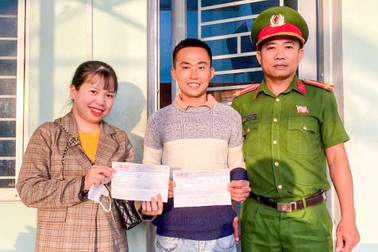 Tài khoản nhận được 500 triệu đồng, người phụ nữ lập tức báo công an