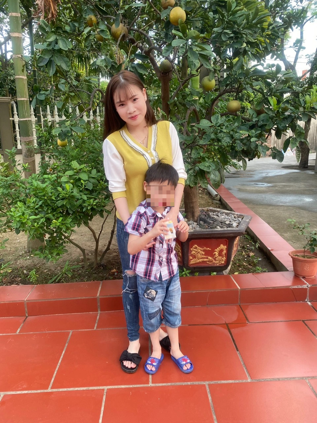 Người mẹ vỡ òa khi lần đầu đi đón con trai 7 tuổi tan học - 2 Người mẹ vỡ òa khi lần đầu đi đón con trai 7 tuổi tan học - 2
