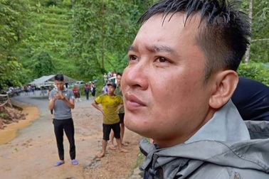 Thanh niên cứu bé gái vụ sạt lở: "Đất đá ào ào, tôi tưởng không sống nổi"