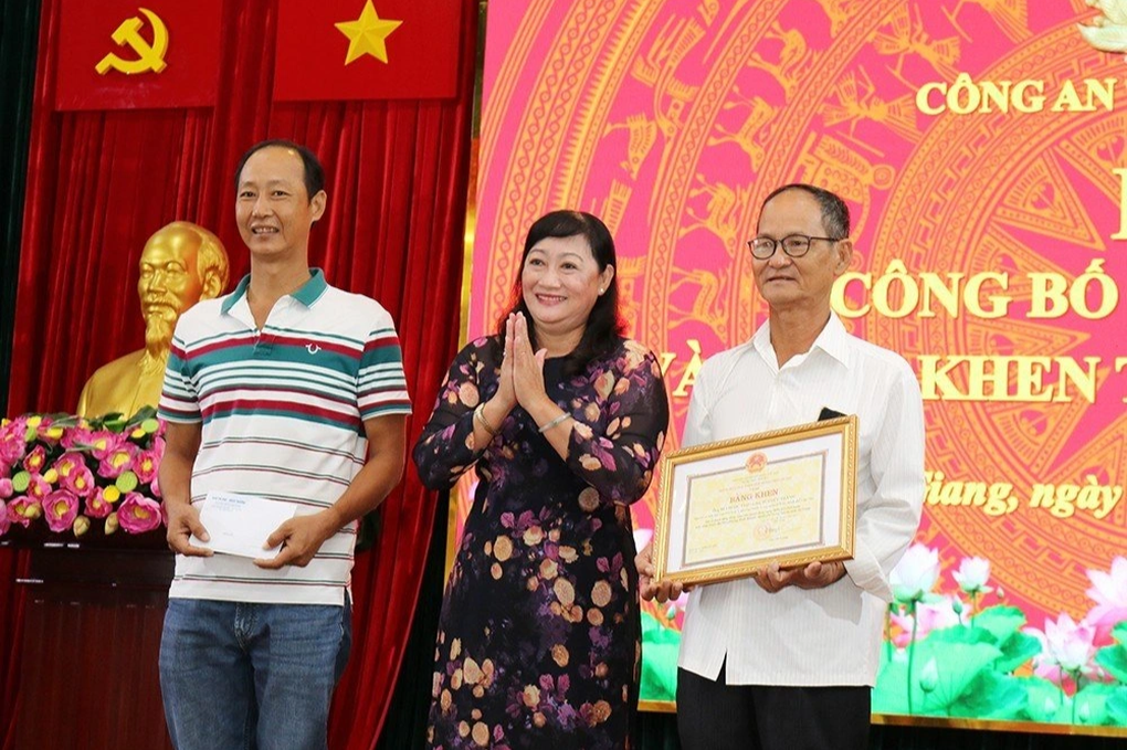 Bé 4 tuổi bị người yêu cũ của mẹ ném xuống sông: Đừng bỏ con chú ơi - 2 Bé 4 tuổi bị người yêu cũ của mẹ ném xuống sông: Đừng bỏ con chú ơi - 2
