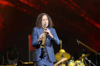 Kenny G nói tiếng Việt, U70 mê hoặc hơn 4.000 khán giả