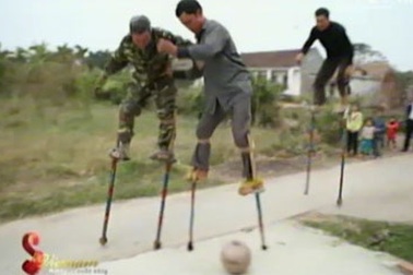 Làng “chân dài” có một không hai ở Việt Nam