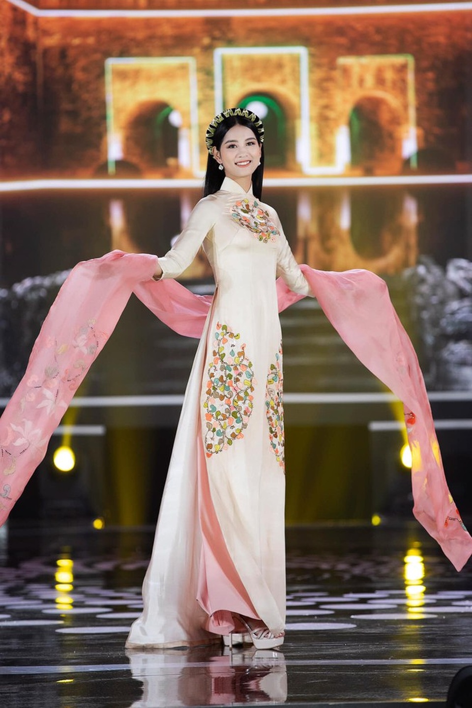Tân Hoa khôi Sinh viên Việt Nam tiết lộ điều bất ngờ sau đăng quang - 9 Tân Hoa khôi Sinh viên Việt Nam tiết lộ điều bất ngờ sau đăng quang - 9