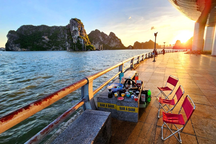 Quán cà phê gây sốt ở Hạ Long: Khách uống miễn phí ngắm "view triệu đô"