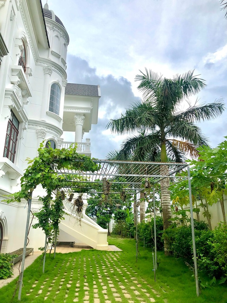 Mê mẩn biệt phủ 2000m2 theo phong cách tân cổ điển ở miền Tây - 9 Mê mẩn biệt phủ 2000m2 theo phong cách tân cổ điển ở miền Tây - 9