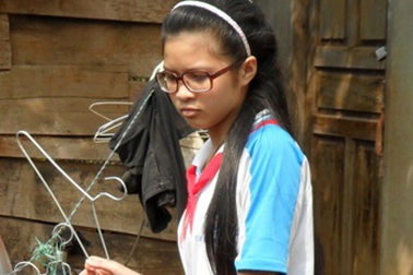 Nữ sinh nghèo mồ côi cha học giỏi