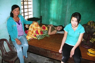 Mẹ góa bụa, bệnh tật nuôi hai con bại liệt, tâm thần