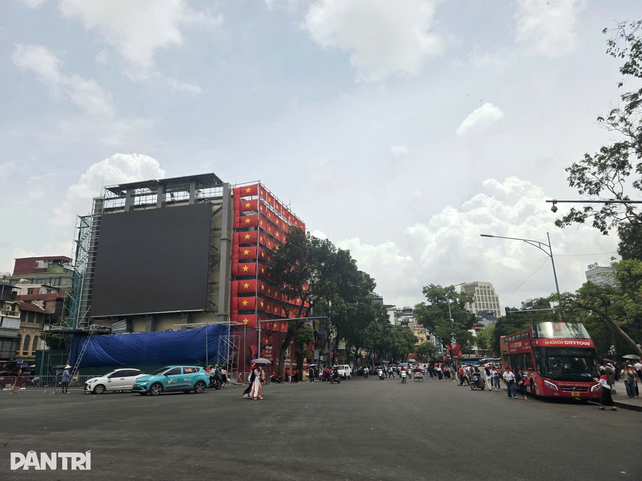 Quảng trường 1,4ha lộ diện sau phá bỏ tòa Hàm cá mập - 2