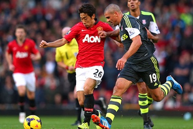 Stoke City - MU: Cơ hội chia đều