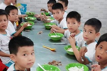 Ấm lòng triệu bữa ăn dinh dưỡng cho trẻ em nghèo mùa dịch Covid-19