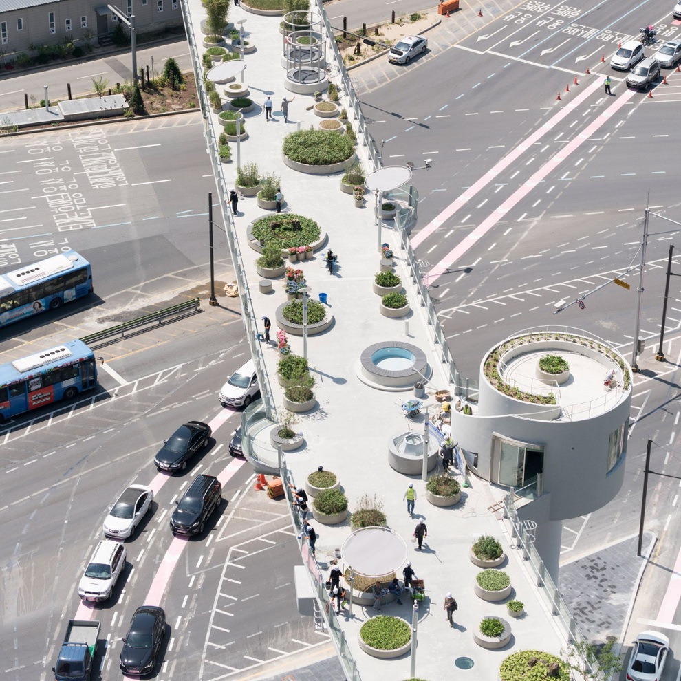 Cầu vượt trên cao hóa công viên giữa phố với hàng ngàn cây xanh - 7