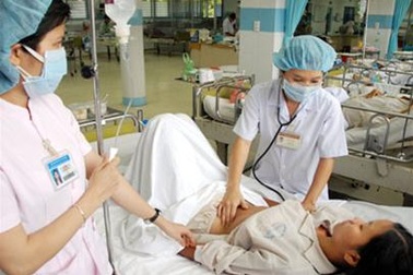 Người lớn cũng “đánh vật” với sốt xuất huyết