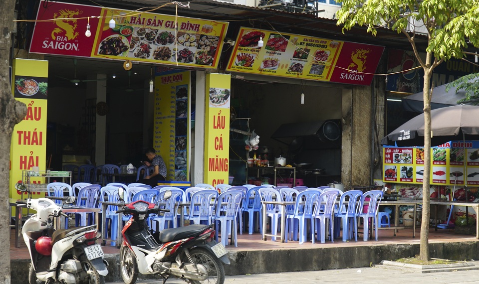 Hà Nội: Quán nhậu đìu hiu vắng khách, thất thu sau Nghị định 100 - 1 Hà Nội: Quán nhậu đìu hiu vắng khách, thất thu sau Nghị định 100 - 1
