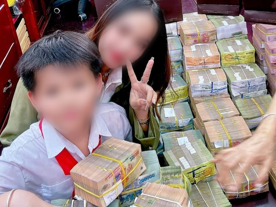 Poruszające wieści o sklepie ze złotem, który wygrał 12 losów na loterię jackpot - 2 Xôn xao thông tin một tiệm vàng trúng 12 tờ vé số độc đắc  - 2