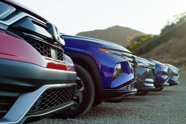 Bất chấp tình trạng loạn giá, tiêu thụ ô tô tăng vọt