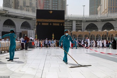 Cảnh tượng vắng vẻ hiếm thấy tại thánh đường hồi giáo Mecca