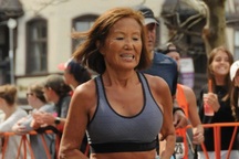 Huyền thoại điền kinh 77 tuổi vô địch 7 giải Marathon lớn nhất thế giới