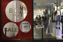 Chuyện ngược đời: Thất nghiệp tăng kỷ lục, thu nhập người dân Mỹ lại tăng