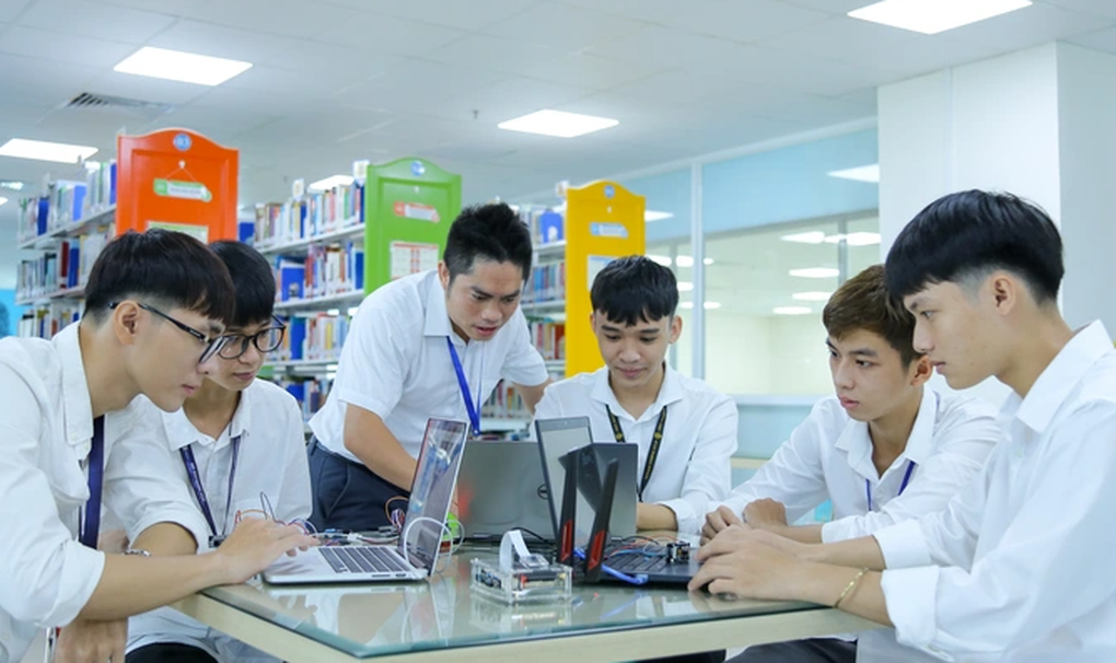 Từng kiếm nghìn USD mỗi tháng nay kỹ sư bị nợ lương, về quê cắm câu - 2 Từng kiếm nghìn USD mỗi tháng nay kỹ sư bị nợ lương, về quê cắm câu - 2