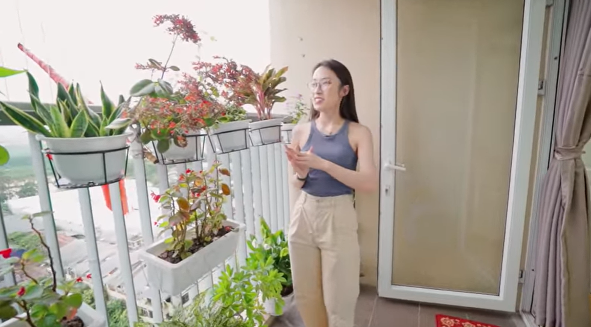 Không gian chung cư full trắng của nữ MC trẻ nhất Đường lên đỉnh Olympia - 4 Không gian chung cư full trắng của nữ MC trẻ nhất Đường lên đỉnh Olympia - 4