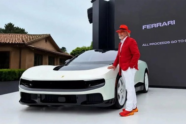 Hé lộ danh tính tỷ phú chi 40 triệu USD mua chiếc xe điện Ferrari đầu tiên