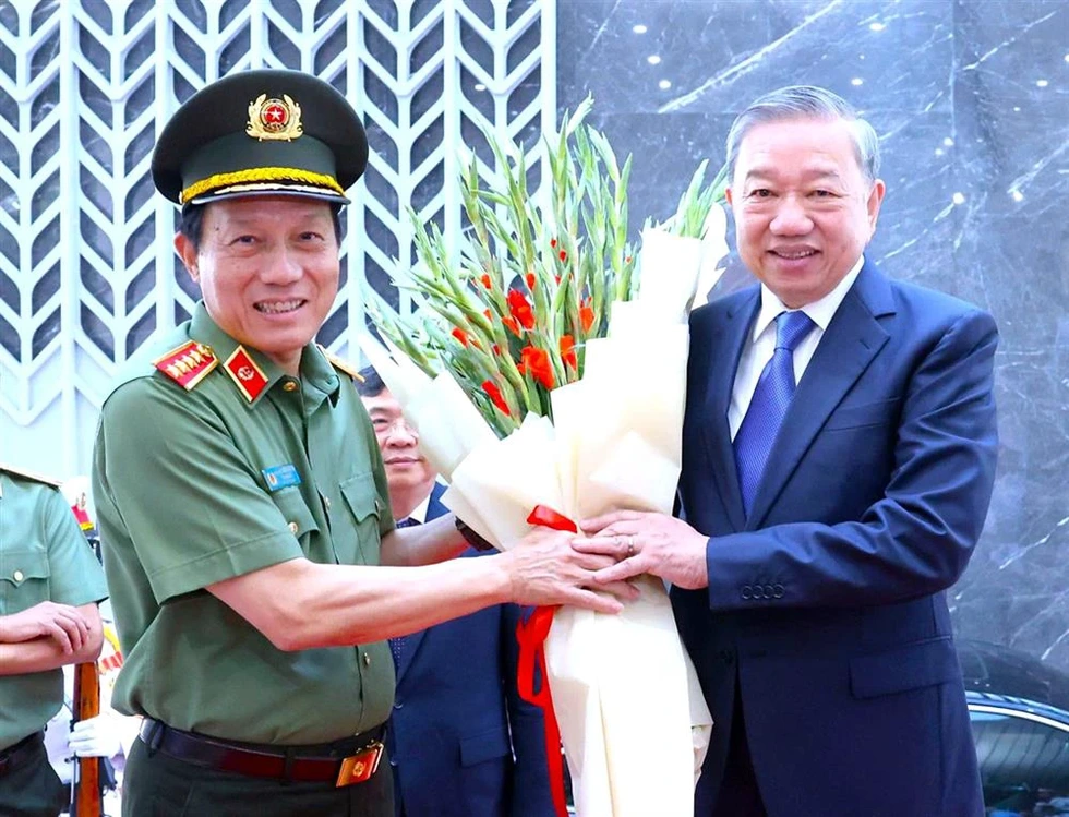Tổng Bí thư: 80 năm - Vinh quang Công an nhân dân Việt Nam - 3 Tổng Bí thư: 80 năm - Vinh quang Công an nhân dân Việt Nam - 3
