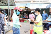Chợ đóng cửa do Covid-19: Đề xuất mở lại khi 100% tiểu thương tiêm vắc xin