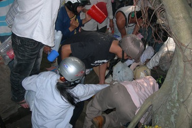 Cắt đường vào “giếng thánh”