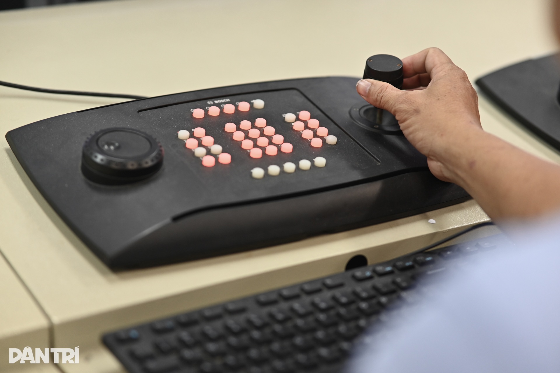 Bên trong trung tâm giám sát camera AI ghi nhận phạt nguội ở TPHCM - 8