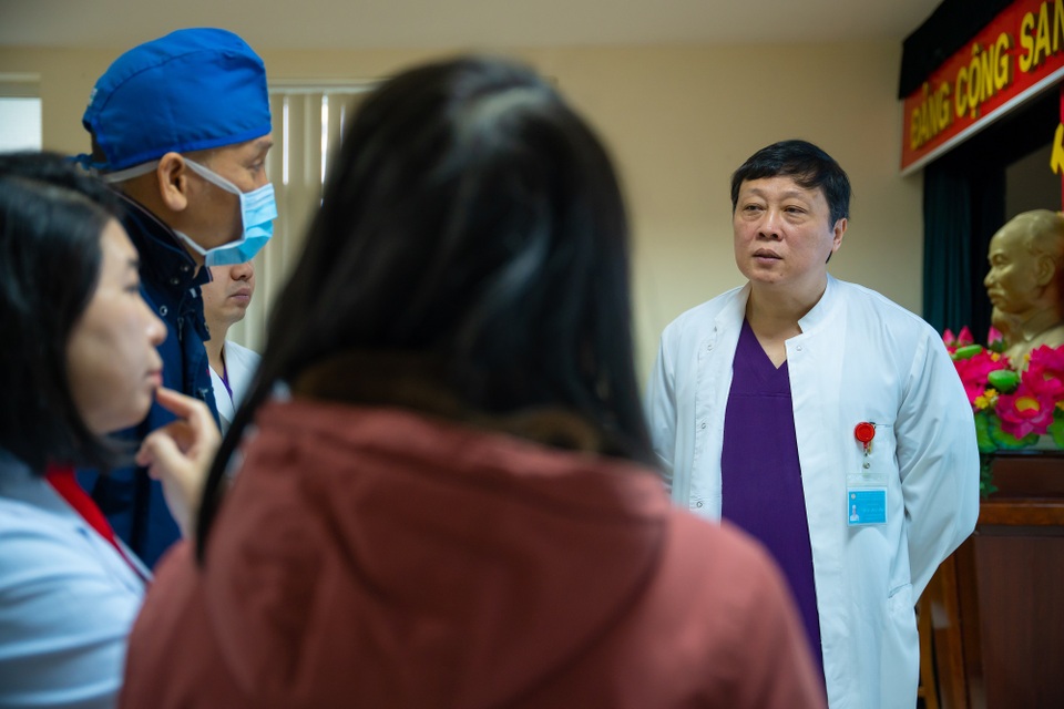 Khối u khổng lồ ăn sâu vào xương vùng mặt người phụ nữ nghèo - 2 Khối u khổng lồ ăn sâu vào xương vùng mặt người phụ nữ nghèo - 2