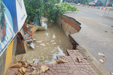 Sụt lún bất thường tại Quy Nhơn sau mưa lớn, hơn 500 hộ dân mất điện