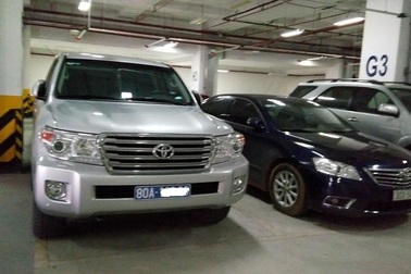 Cắt ô tô công đưa đón cục trưởng, vụ trưởng đi họp