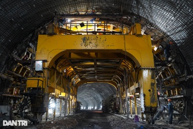 Bên trong đại công trường xây dựng hầm bao biển lớn nhất Việt Nam