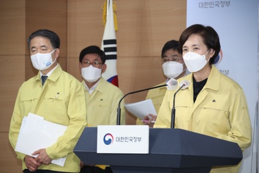 Dịch Covid-19 phức tạp, Hàn Quốc "chạy đua" cho kỳ thi đại học đầu tháng 12