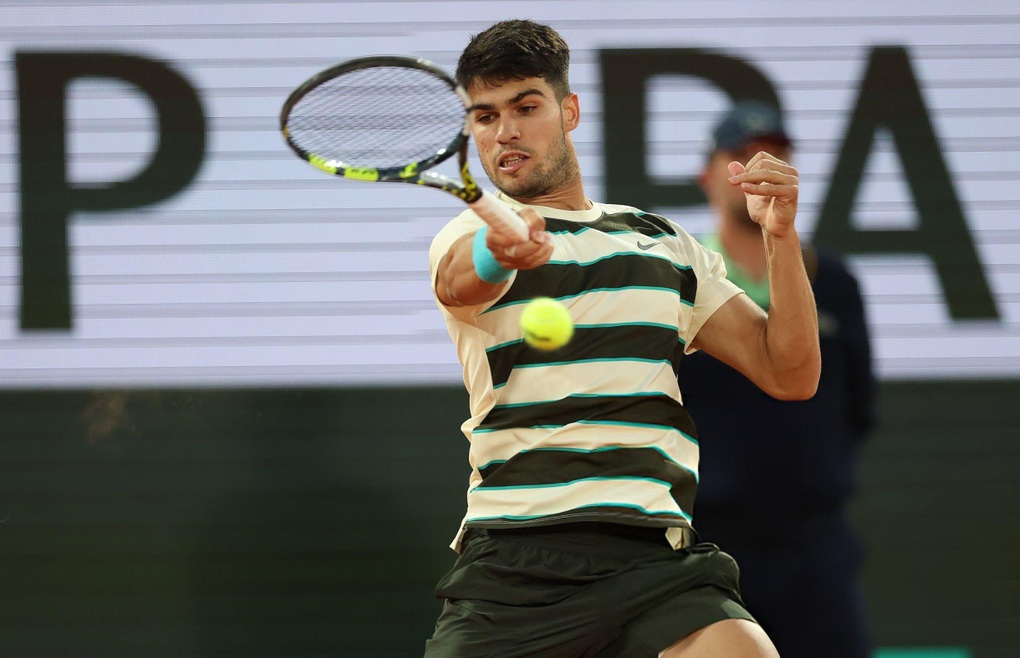 Alcaraz brille de mille feux et accède aux demi-finales de Roland Garros - 1 Alcaraz thăng hoa rực rỡ, tiến vào bán kết Roland Garros - 1