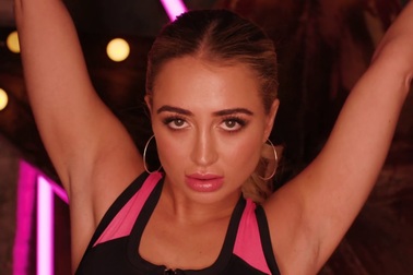 Georgia Harrison khỏe khoắn với trang phục thể thao