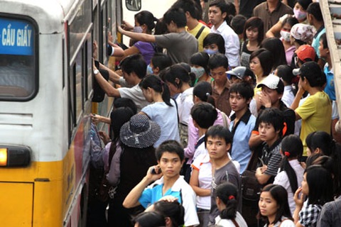 Điểm mặt móc túi tại bến xe buýt chỉ cần...15 phút