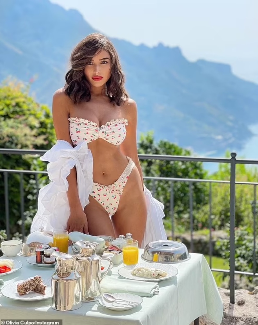 Hoa hậu Hoàn vũ Olivia Culpo thu hút ánh nhìn với váy răng cưa - 5 Hoa hậu Hoàn vũ Olivia Culpo thu hút ánh nhìn với váy răng cưa - 5