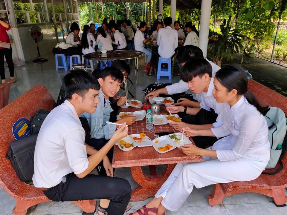 Vĩnh Long: Hỗ trợ 2.000 suất cơm cho thí sinh - 2 Vĩnh Long: Hỗ trợ 2.000 suất cơm cho thí sinh - 2