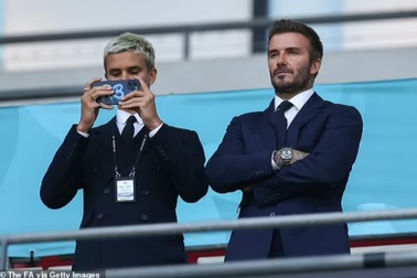 Hình ảnh bảnh bao của cha con David Beckham khi đi xem bóng đá