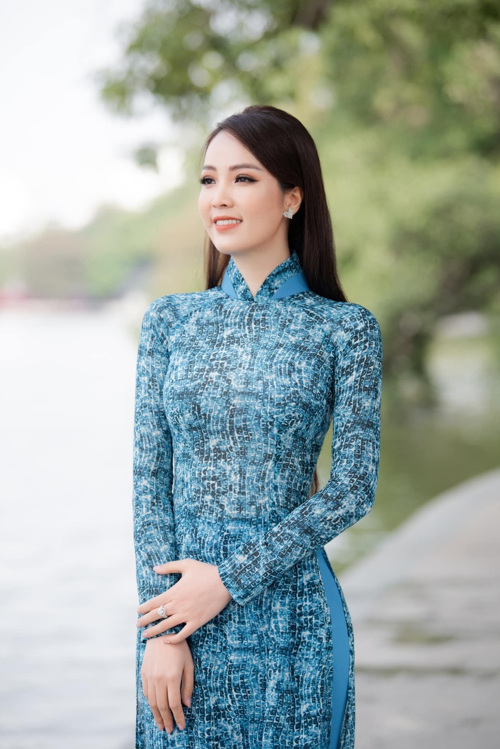 Diva Thanh Lam, Á hậu Thụy Vân tác nghiệp như thời chiến cổ vũ TPHCM - 4 Diva Thanh Lam, Á hậu Thụy Vân tác nghiệp như thời chiến cổ vũ TPHCM - 4