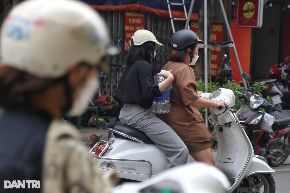 Cây xăng vỉa hè như cỏ dại, vừa cắt lại mọc um tùm - 10 Cây xăng vỉa hè như cỏ dại, vừa cắt lại mọc um tùm - 10