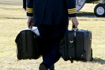 Khi nào vali hạt nhân bắt đầu theo ông Trump như hình với bóng?