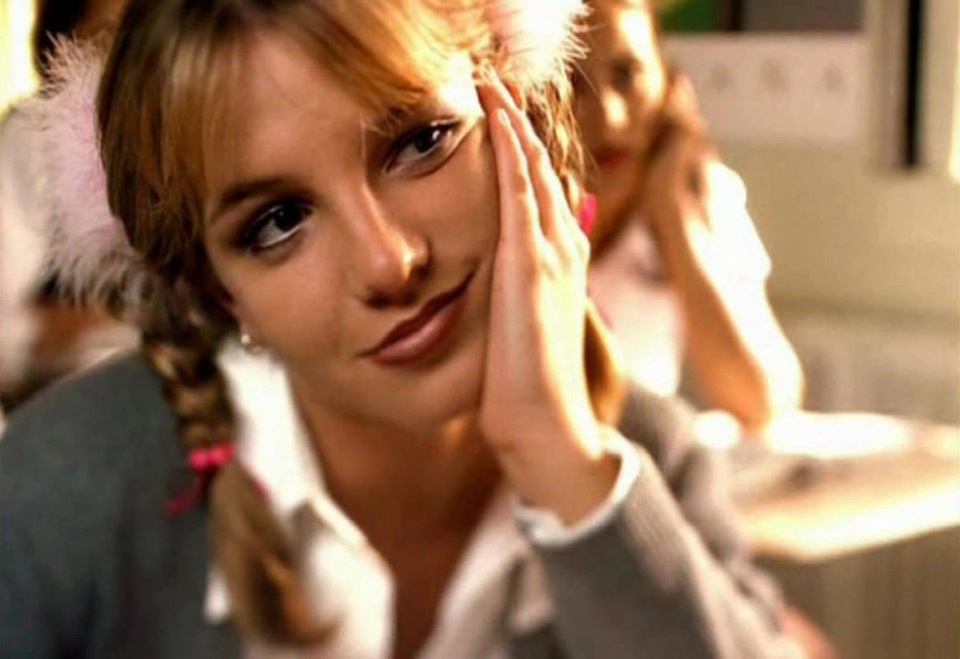 Britney Spears là nữ nghệ sĩ “chào sân” xuất sắc nhất mọi thời đại - 3 Britney Spears là nữ nghệ sĩ “chào sân” xuất sắc nhất mọi thời đại - 3